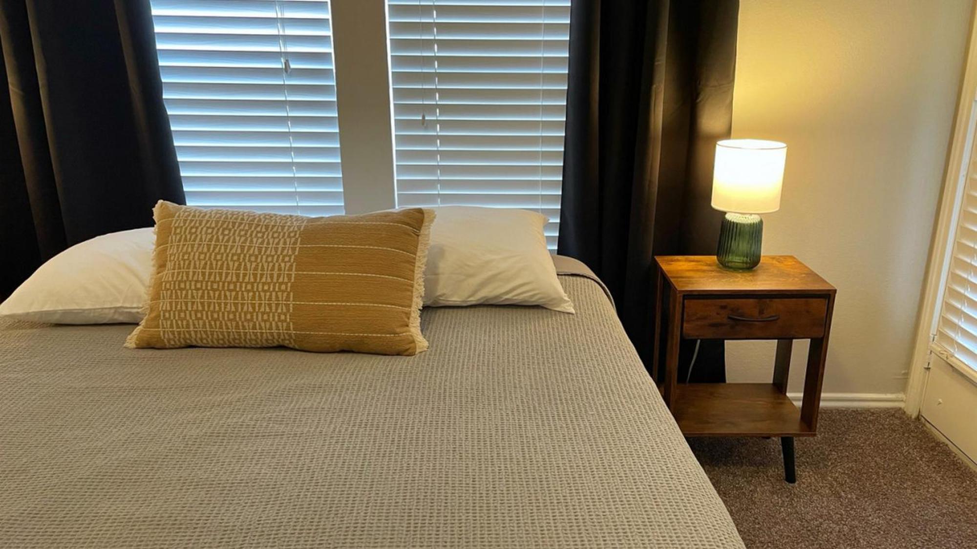 Sleeps 4, Value Retreat - Free Garage Pet Friendly Apartment Corpus Christi