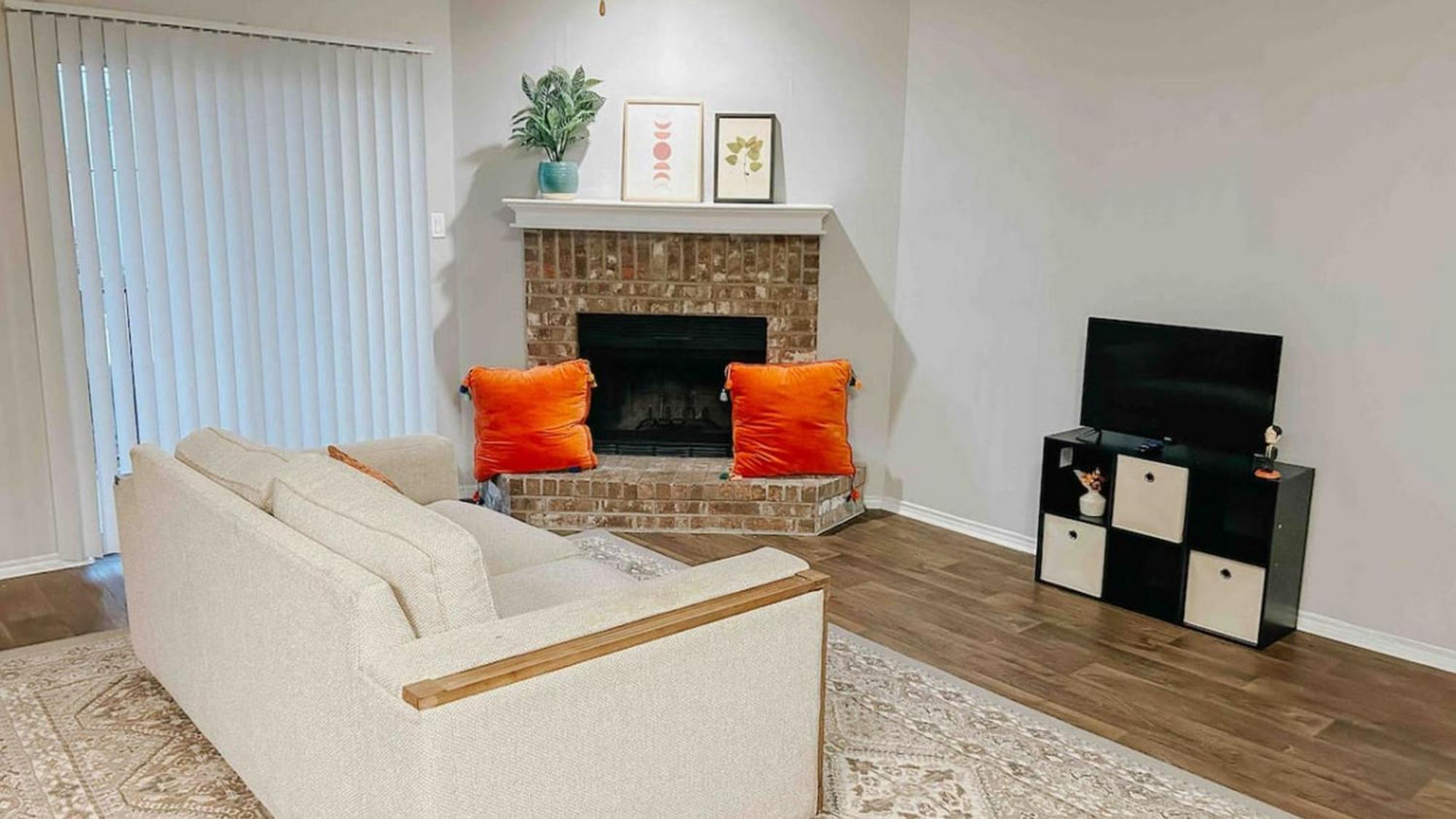 Sleeps 4, Value Retreat - Free Garage Pet Friendly Apartment